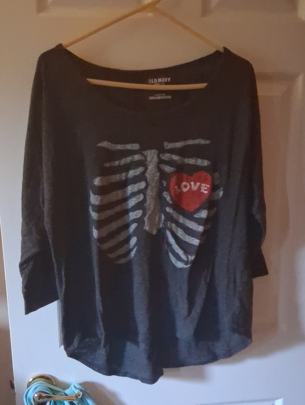 Old Navy 3/4 Sleeve Charcoal Gray Ribcage Graphic Tunic with Red Heart